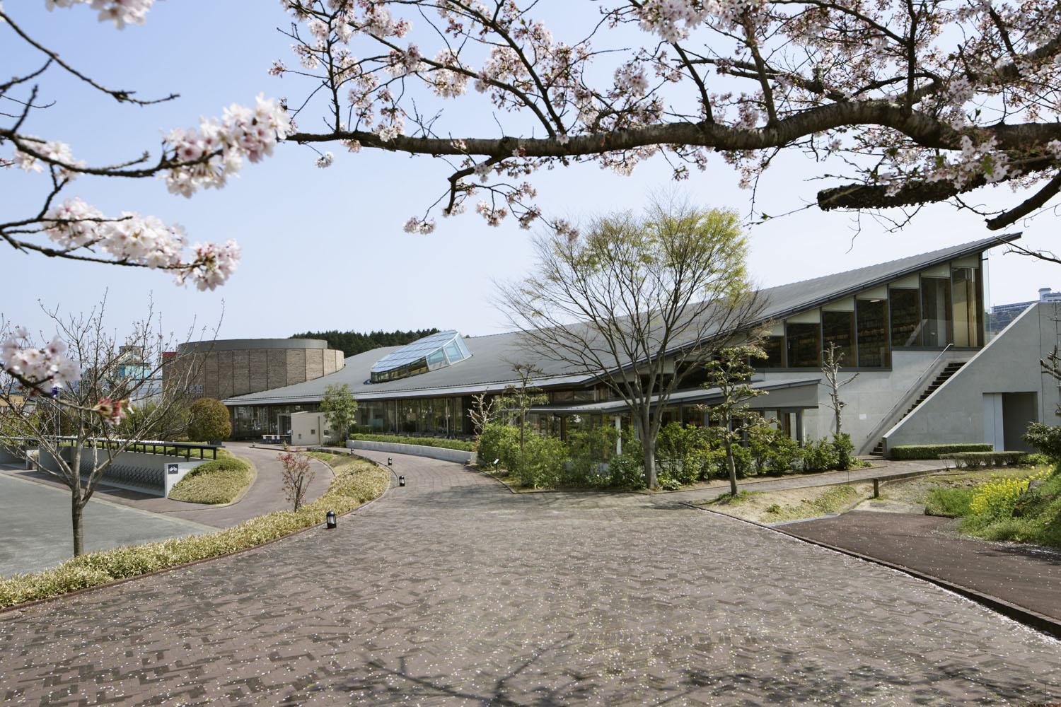 武雄市図書館・歴史資料館