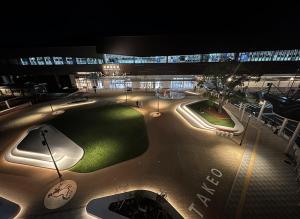 武雄温泉駅南口広場（夜）.jpg